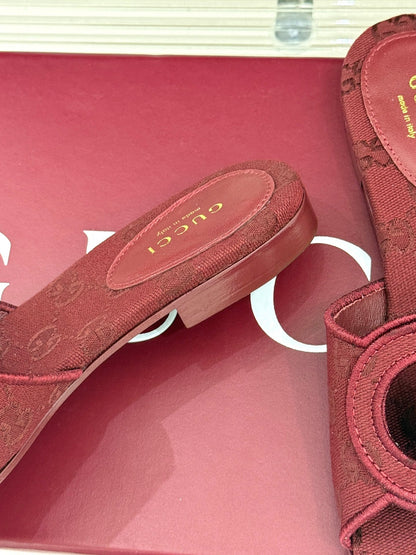 GUCCI SLIDE SANDALS IN RED FABRIC EMBOSSED LOGO STYLE 4