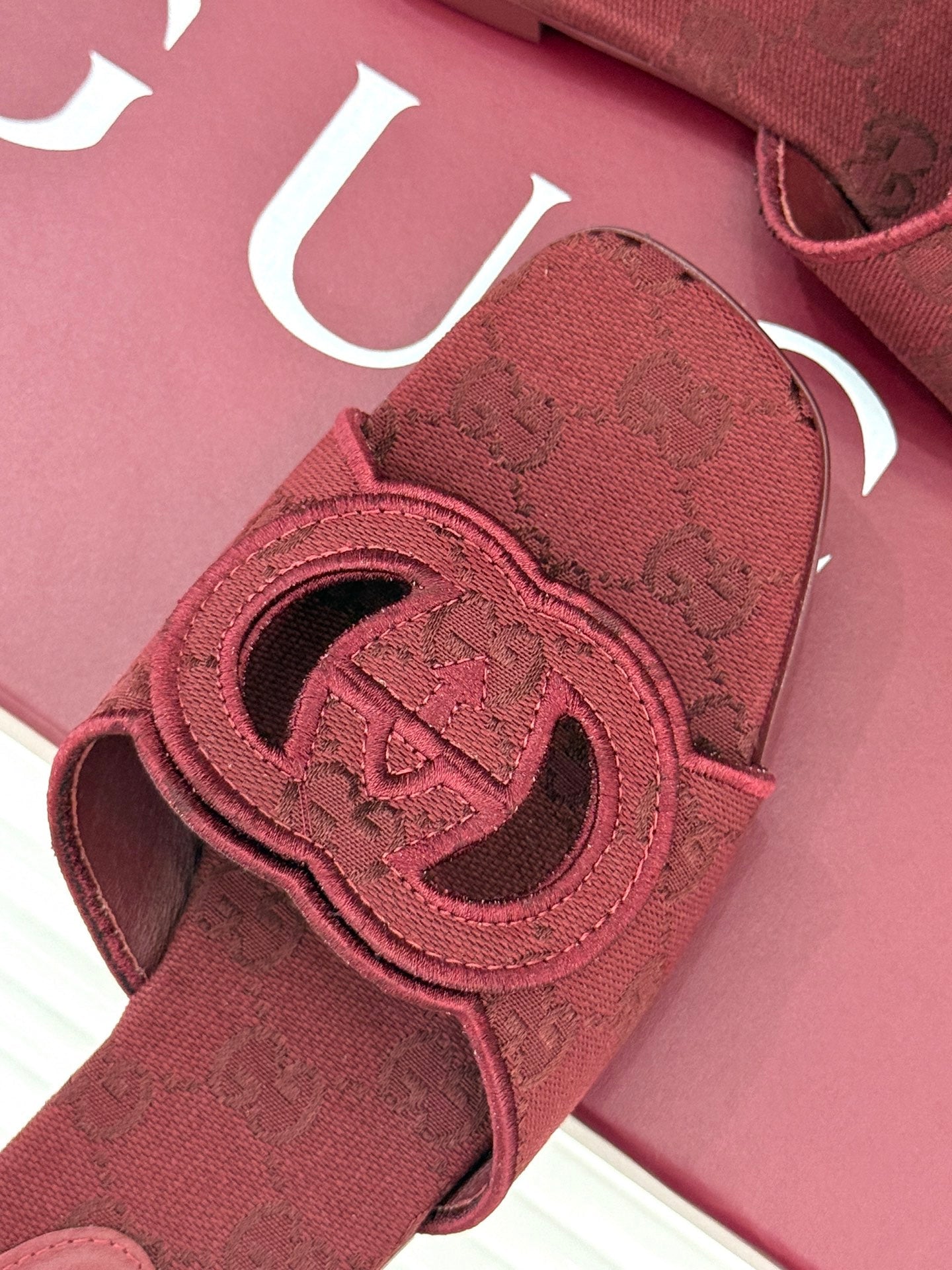 GUCCI SLIDE SANDALS IN RED FABRIC EMBOSSED LOGO STYLE 4