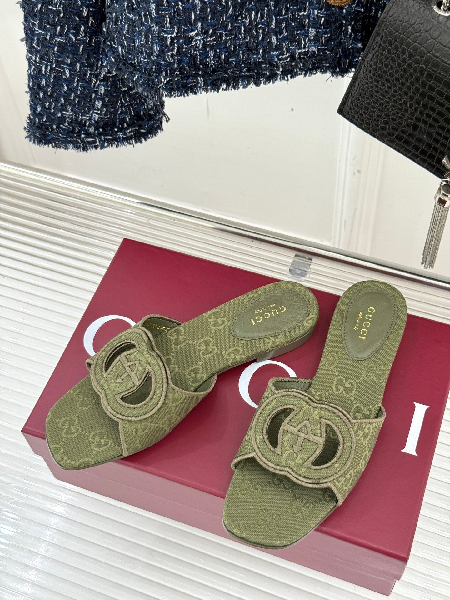 GUCCI SLIDE SANDALS IN MOSS GREEN FABRIC EMBOSSED LOGO STYLE 2