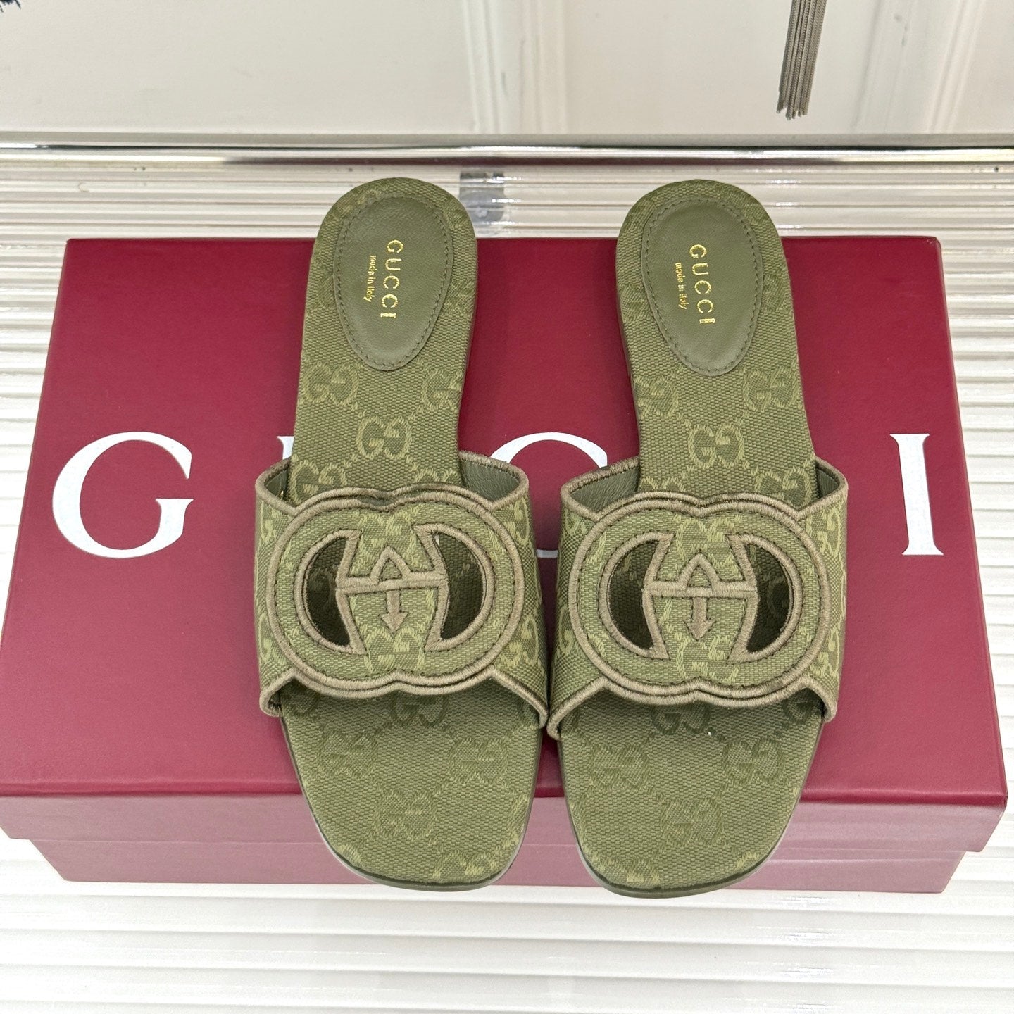 GUCCI SLIDE SANDALS IN MOSS GREEN FABRIC EMBOSSED LOGO STYLE 2