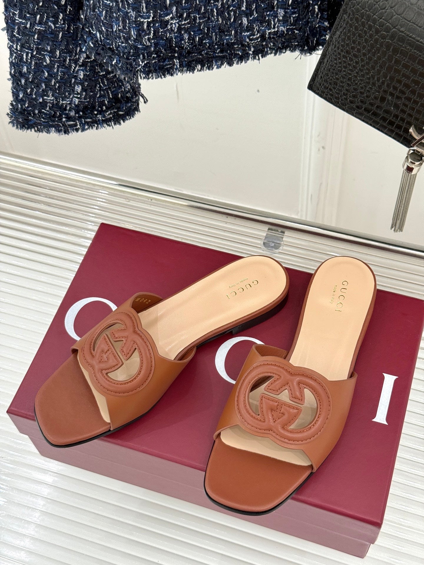 GUCCI SLIDE SANDALS IN BROWN CALFSKIN