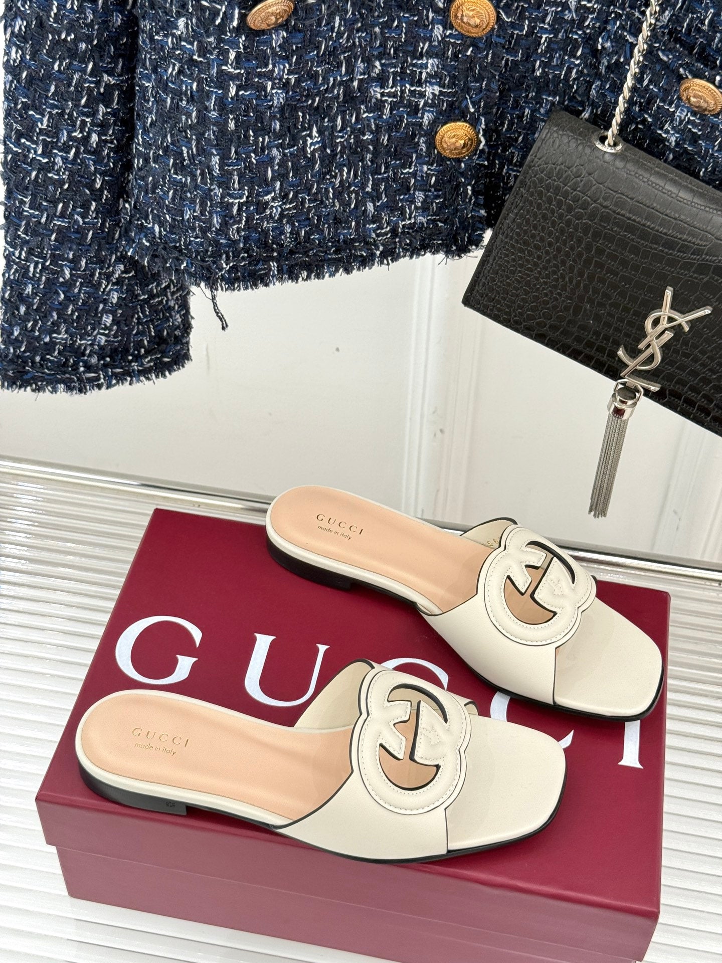 GUCCI SLIDE SANDALS IN CREAM WHITE CALFSKIN