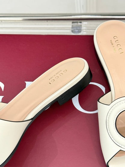 GUCCI SLIDE SANDALS IN CREAM WHITE CALFSKIN