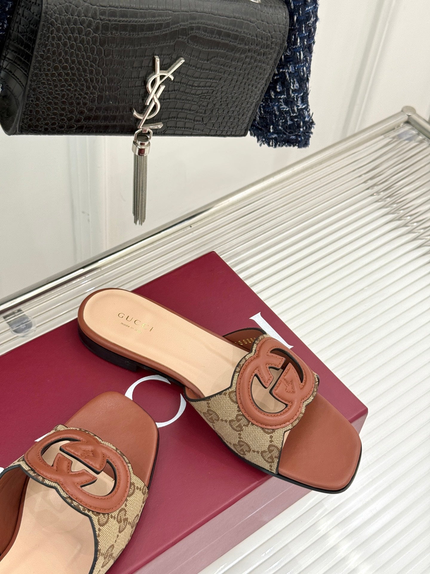GUCCI SLIDE SANDALS IN BURNT BROWN AND LIGHT BEIGE CALFSKIN