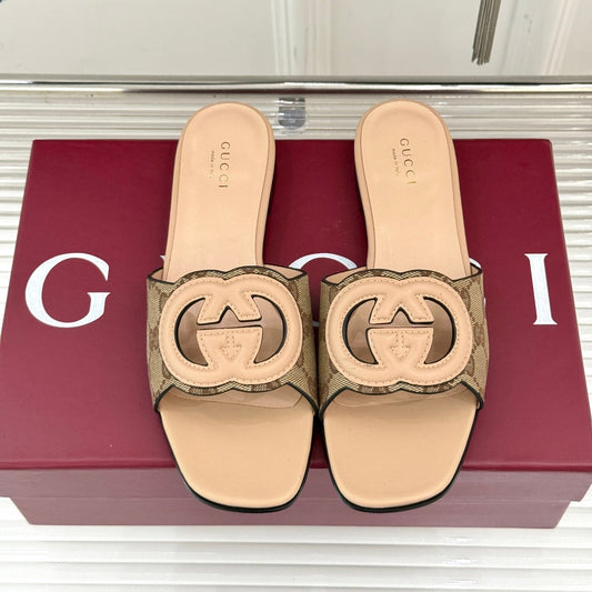 GUCCI SLIDE SANDALS IN BEIGE CALFSKIN