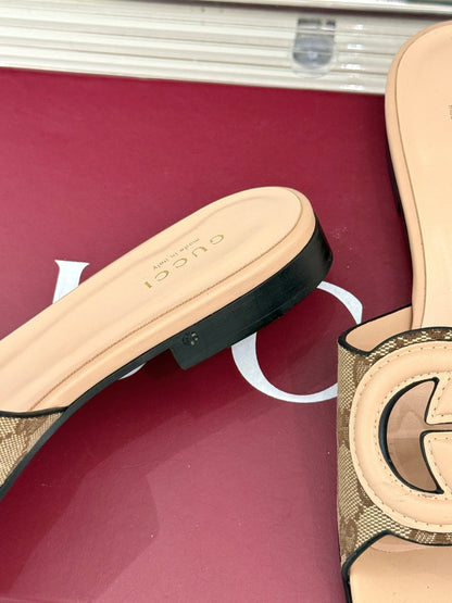 GUCCI SLIDE SANDALS IN BEIGE CALFSKIN