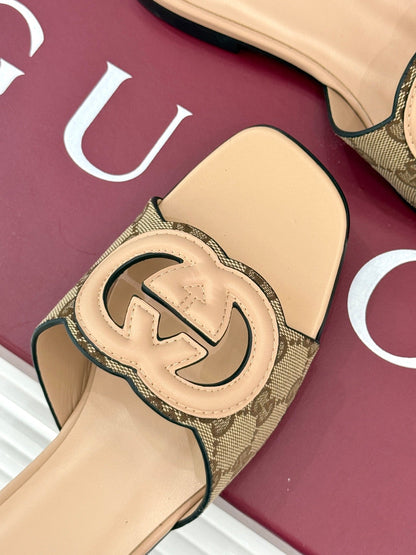 GUCCI SLIDE SANDALS IN BEIGE CALFSKIN