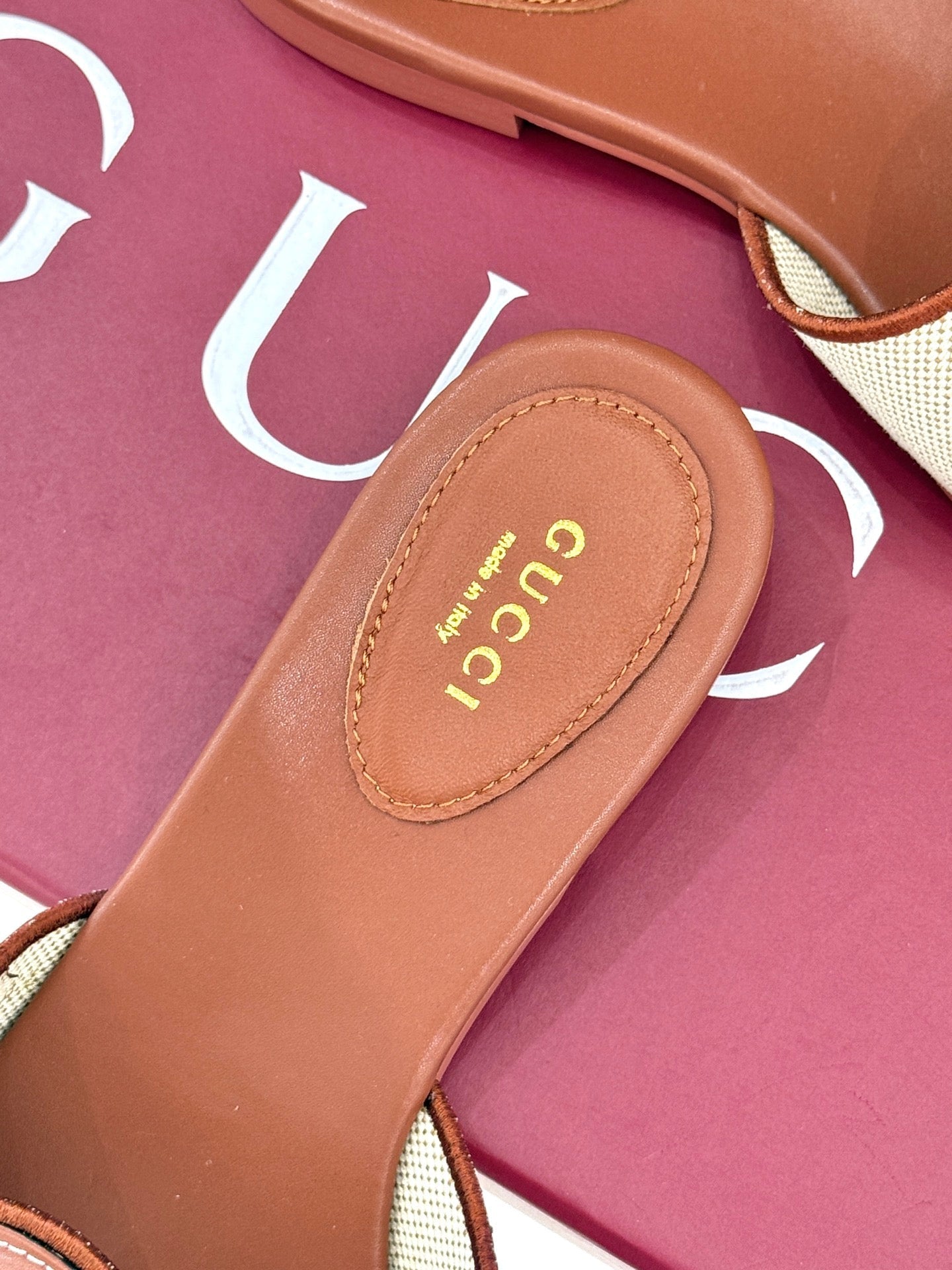GUCCI SLIDE SANDALS IN BROWN AND CREAM WHITE CALFSKIN