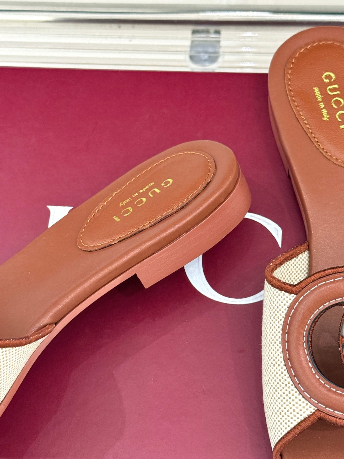 GUCCI SLIDE SANDALS IN BROWN AND CREAM WHITE CALFSKIN