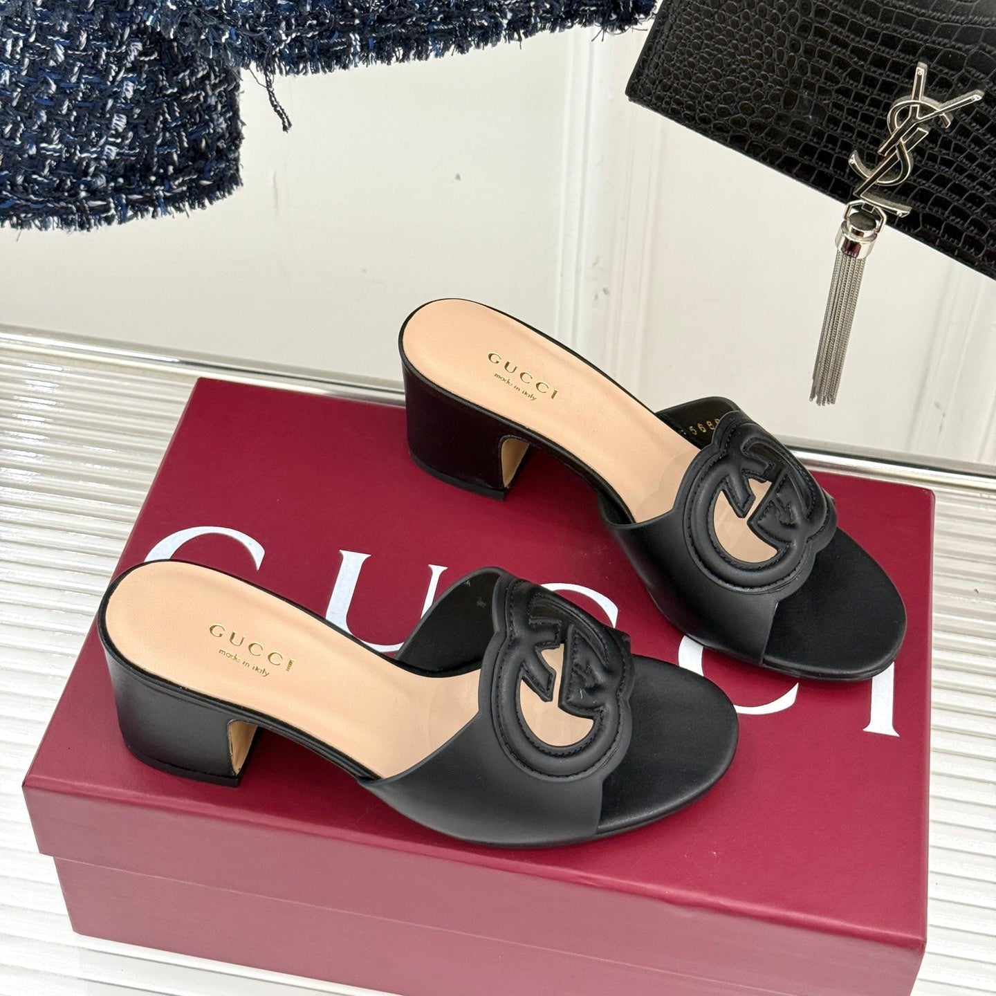 GUCCI MID-HEEL MULE IN BLACK CALFSKIN