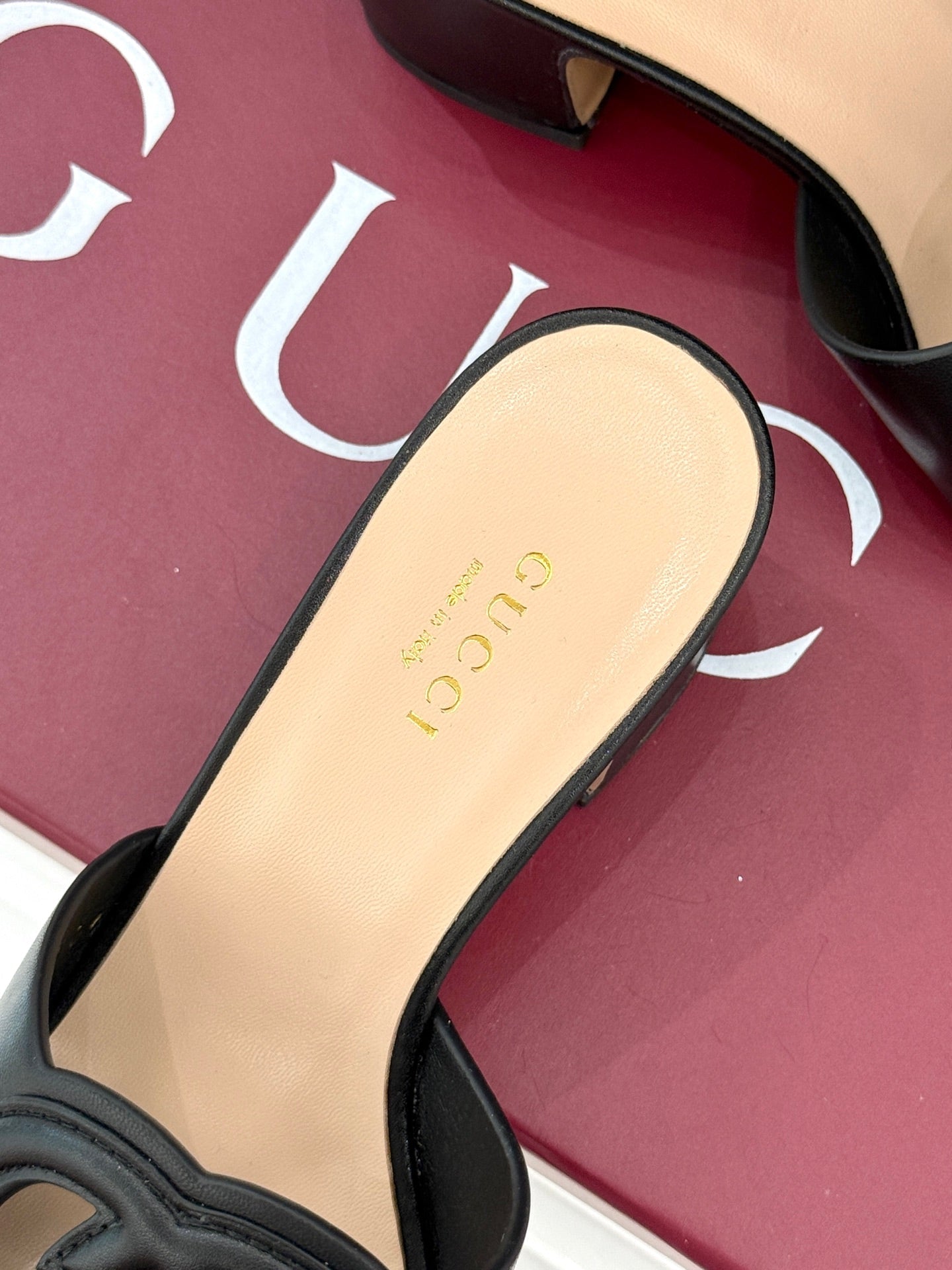 GUCCI MID-HEEL MULE IN BLACK CALFSKIN