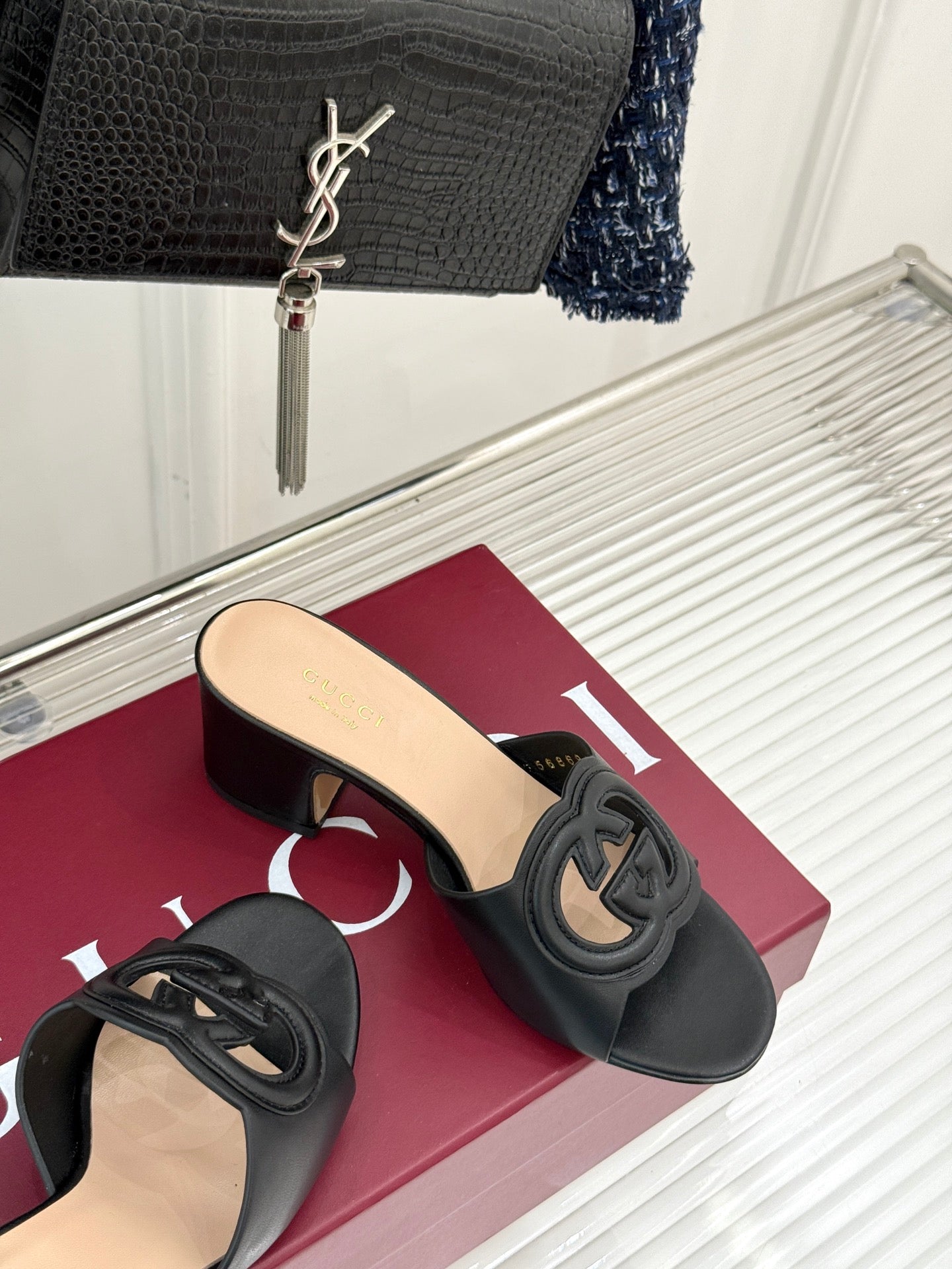GUCCI MID-HEEL MULE IN BLACK CALFSKIN