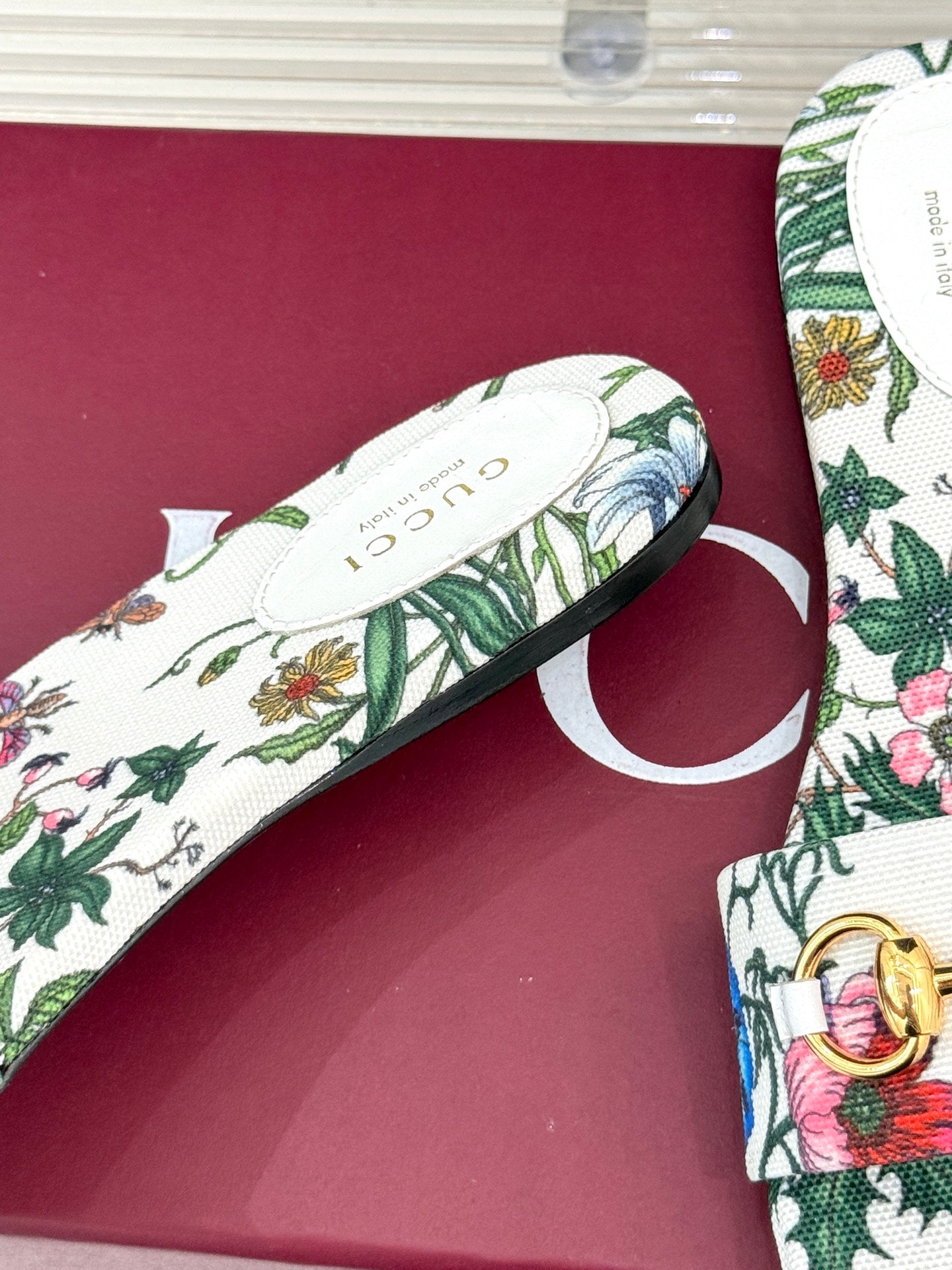 GUCCI SLIDE SANDALS IN WHITE FABRIC FLORAL AND LEAF PRINT