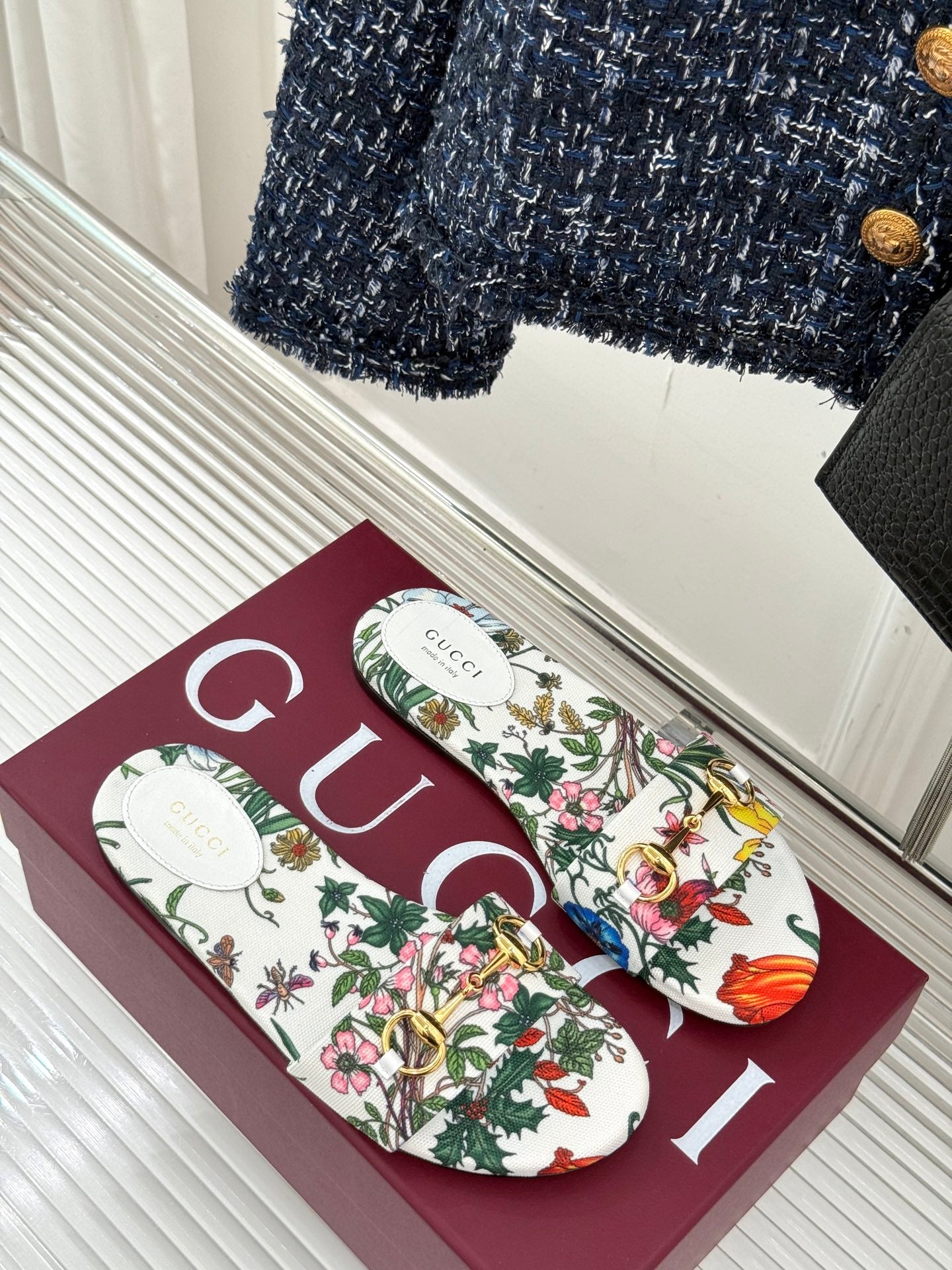 GUCCI SLIDE SANDALS IN WHITE FABRIC FLORAL AND LEAF PRINT