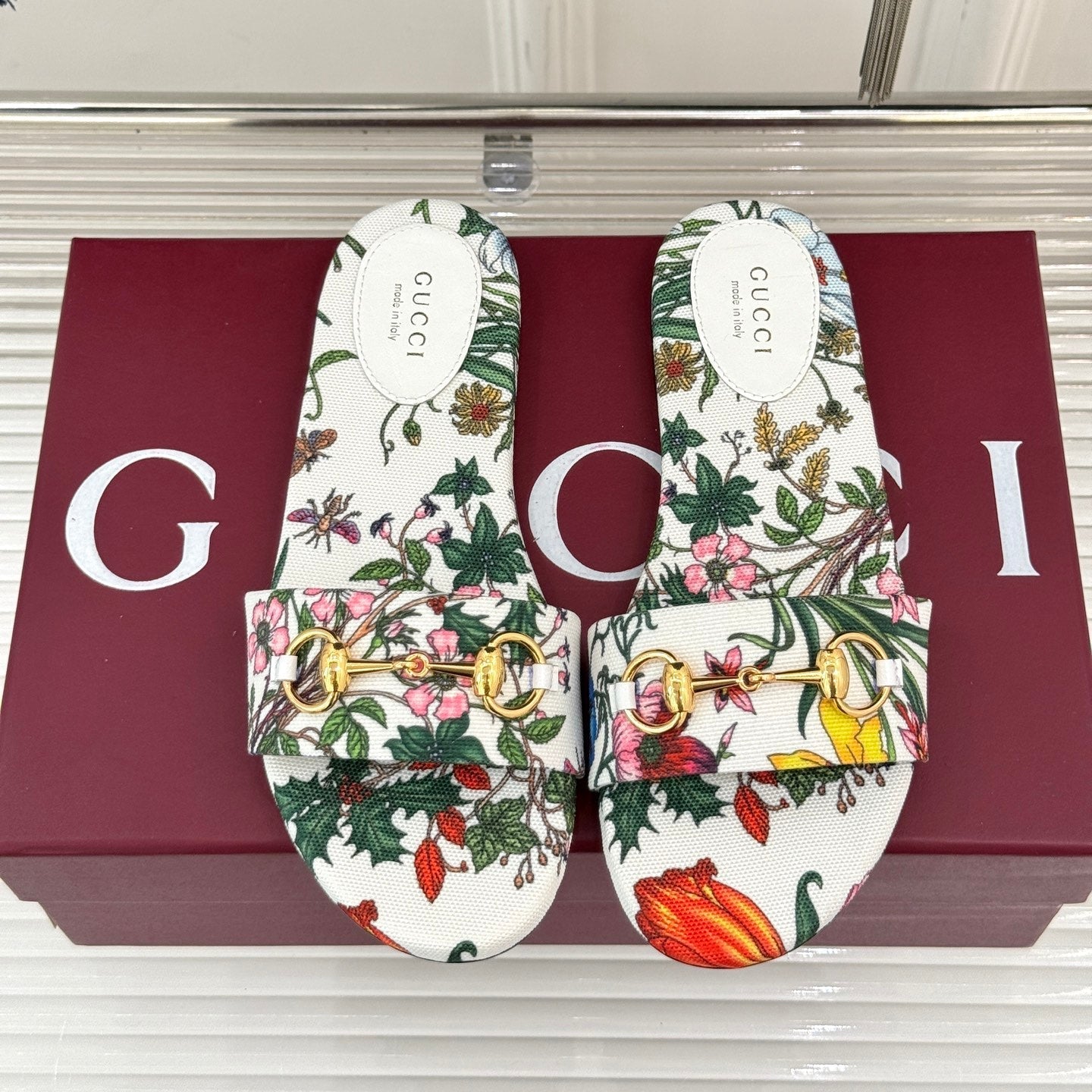 GUCCI SLIDE SANDALS IN WHITE FABRIC FLORAL AND LEAF PRINT