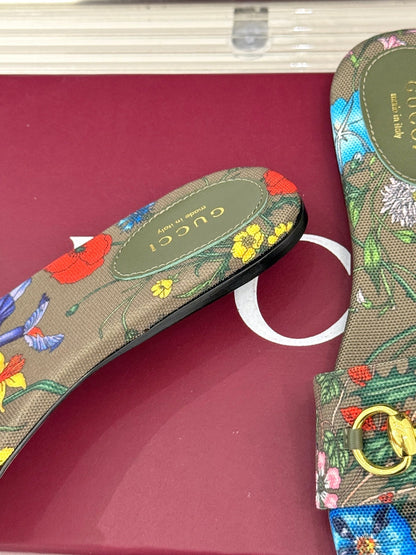 GUCCI SLIDE SANDALS IN WARM BEIGE FABRIC FLORAL AND LEAF PRINT