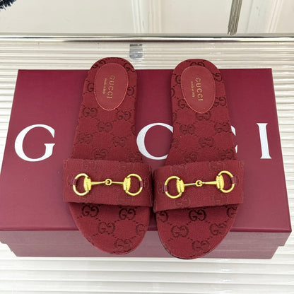 GUCCI SLIDE SANDALS IN RED FABRIC EMBOSSED LOGO