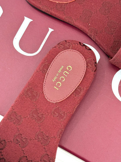 GUCCI SLIDE SANDALS IN RED FABRIC EMBOSSED LOGO