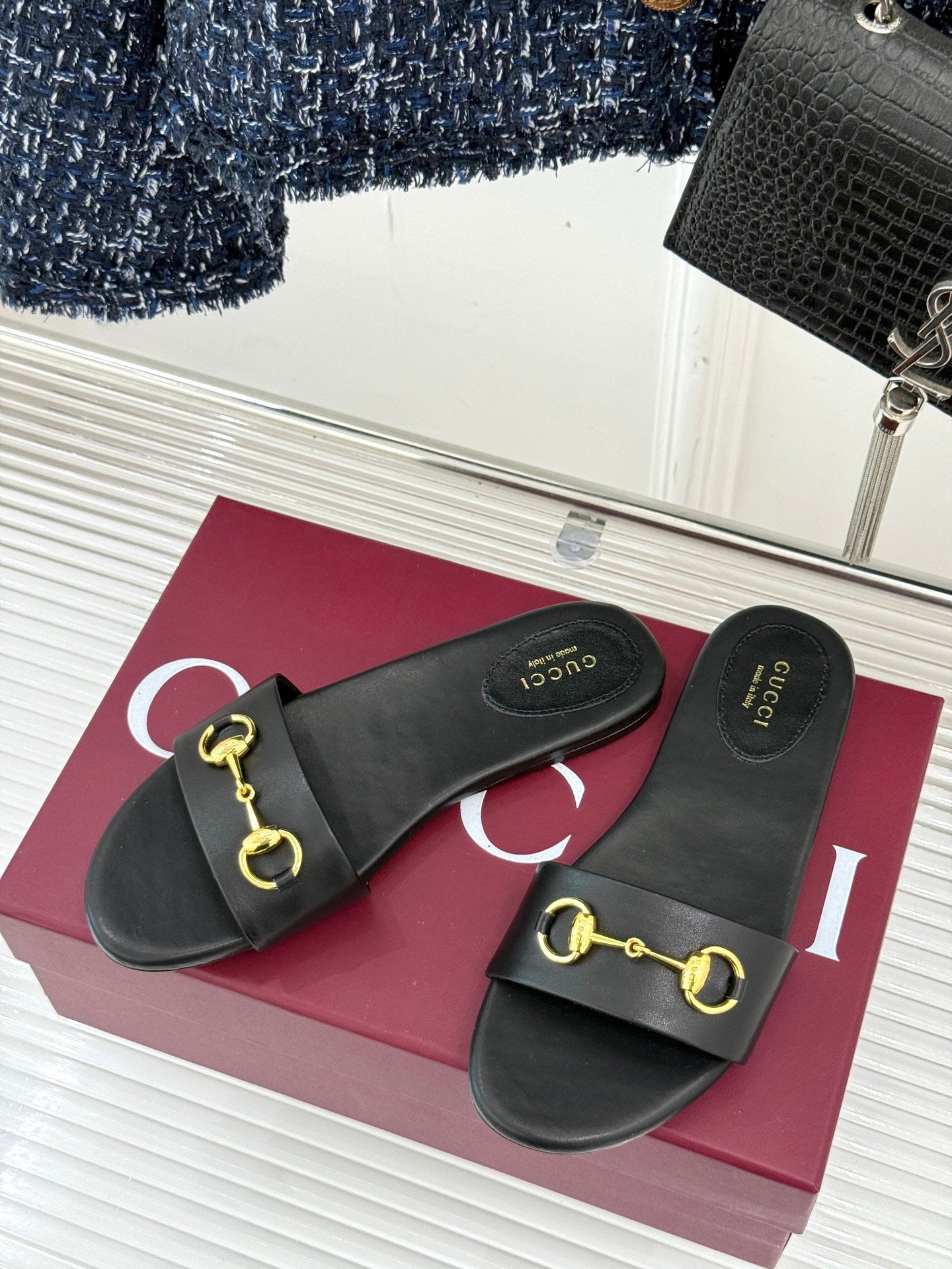 GUCCI SLIDE SANDALS IN BLACK CALFSKIN WITH GOLD HARDWARE