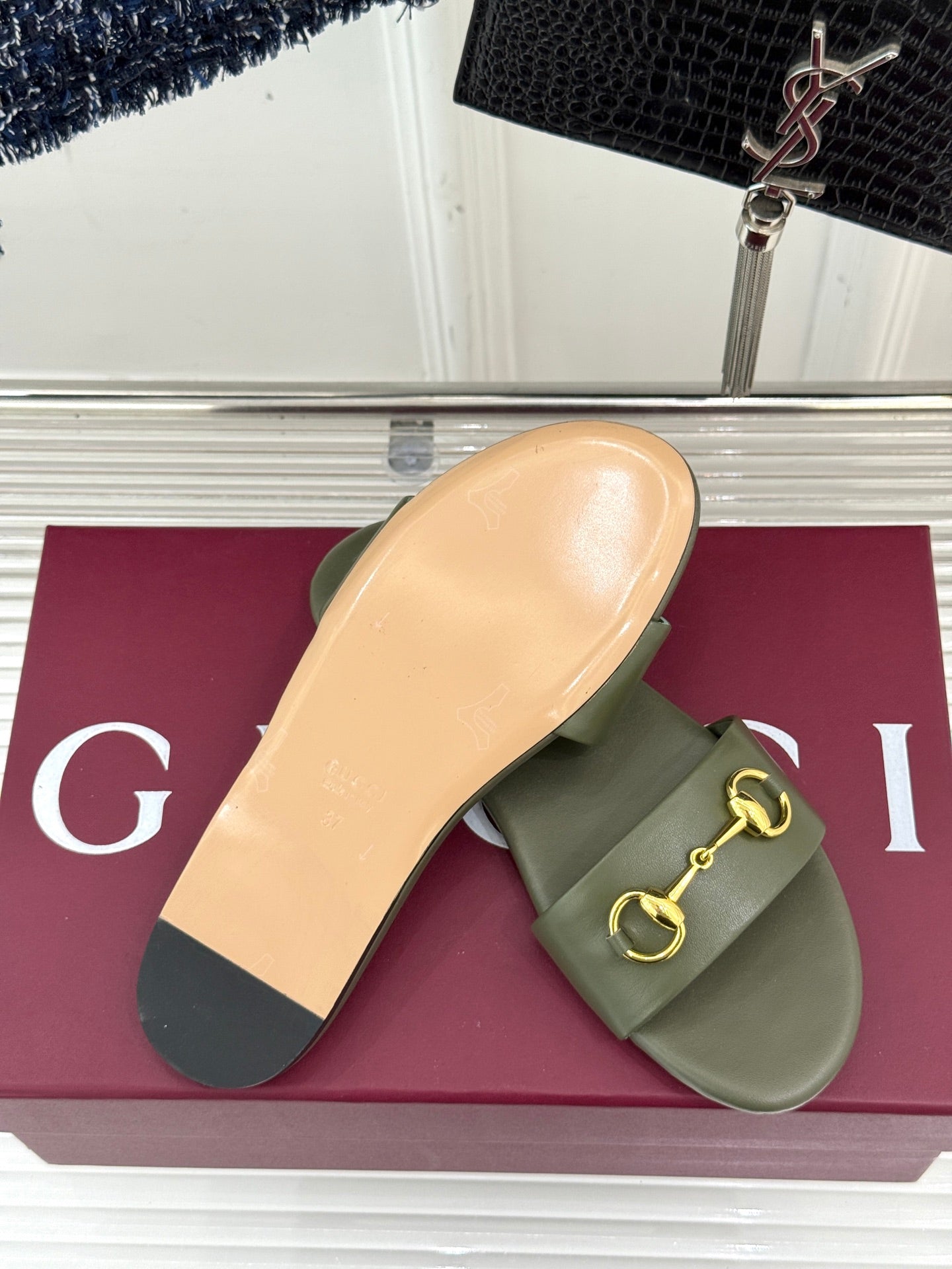 GUCCI SLIDE SANDALS IN MOSS GREEN CALFSKIN WITH GOLD HARDWARE