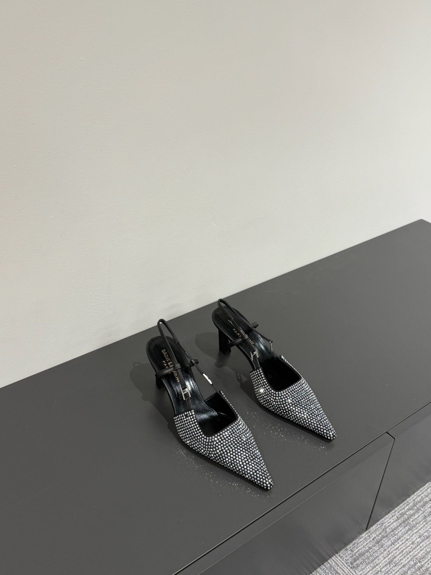 LOUIS VUITTON HIGH SLINGBACKS POINTED-TOE IN BLACK LAMBSKIN WITH SILVER CRYSTALS