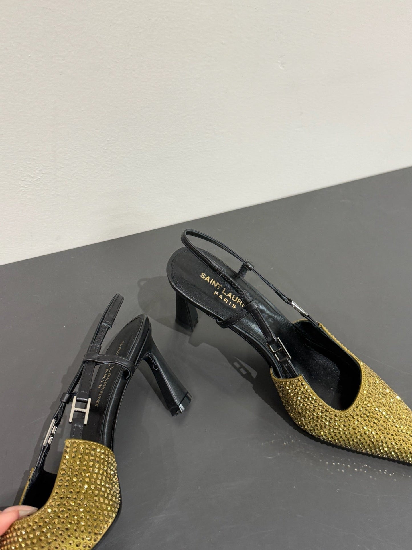 LOUIS VUITTON HIGH SLINGBACKS POINTED-TOE IN METALLIC GOLD LAMBSKIN WITH CRYSTALS