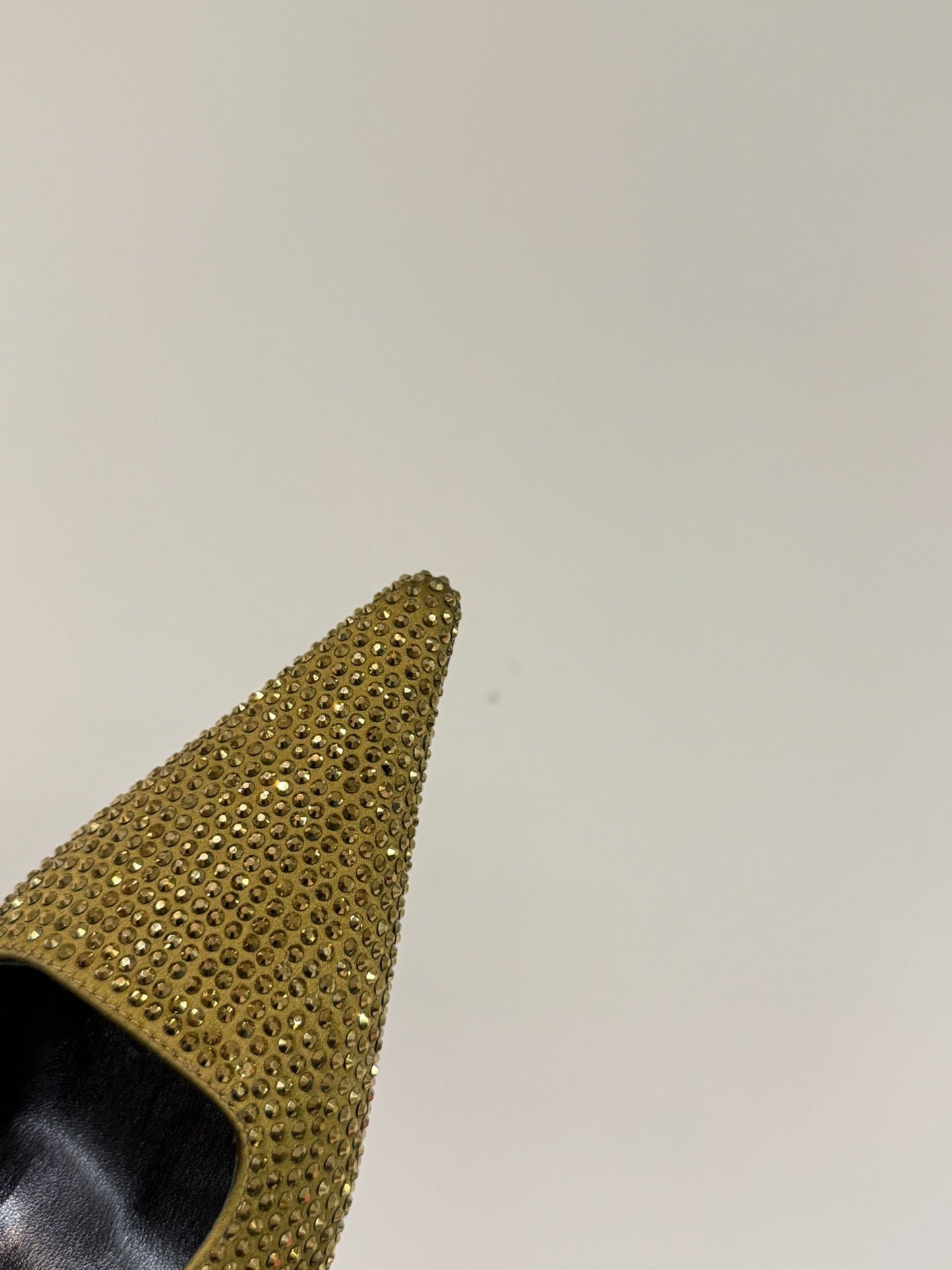 LOUIS VUITTON HIGH SLINGBACKS POINTED-TOE IN METALLIC GOLD LAMBSKIN WITH CRYSTALS