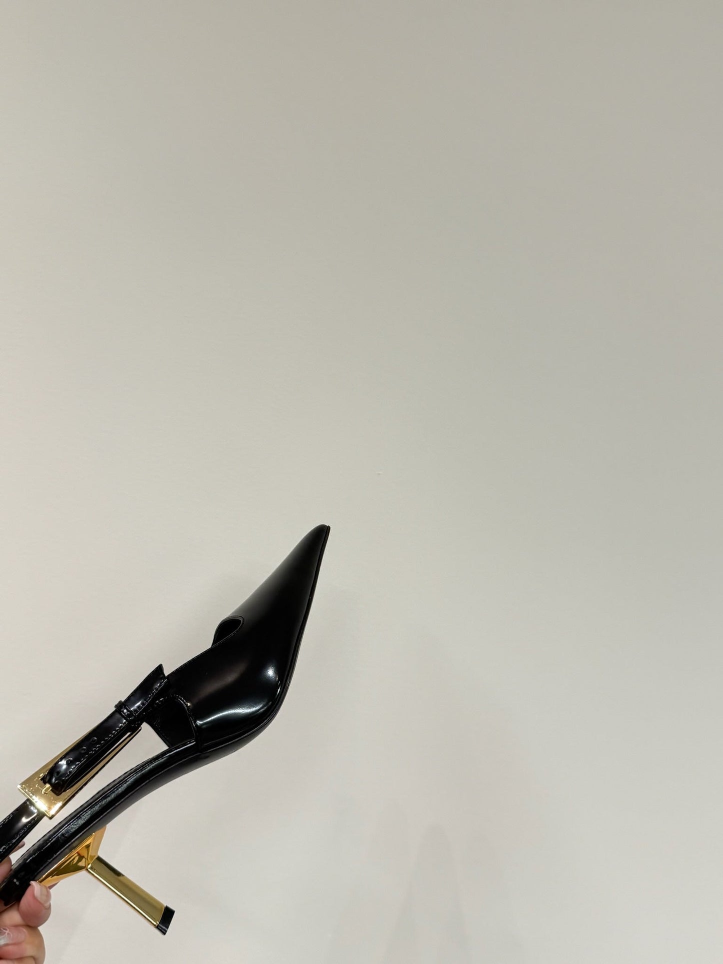 LOUIS VUITTON LEE SLINGBACK PUMPS 75 MM IN BLACK PATENT CALFSKIN