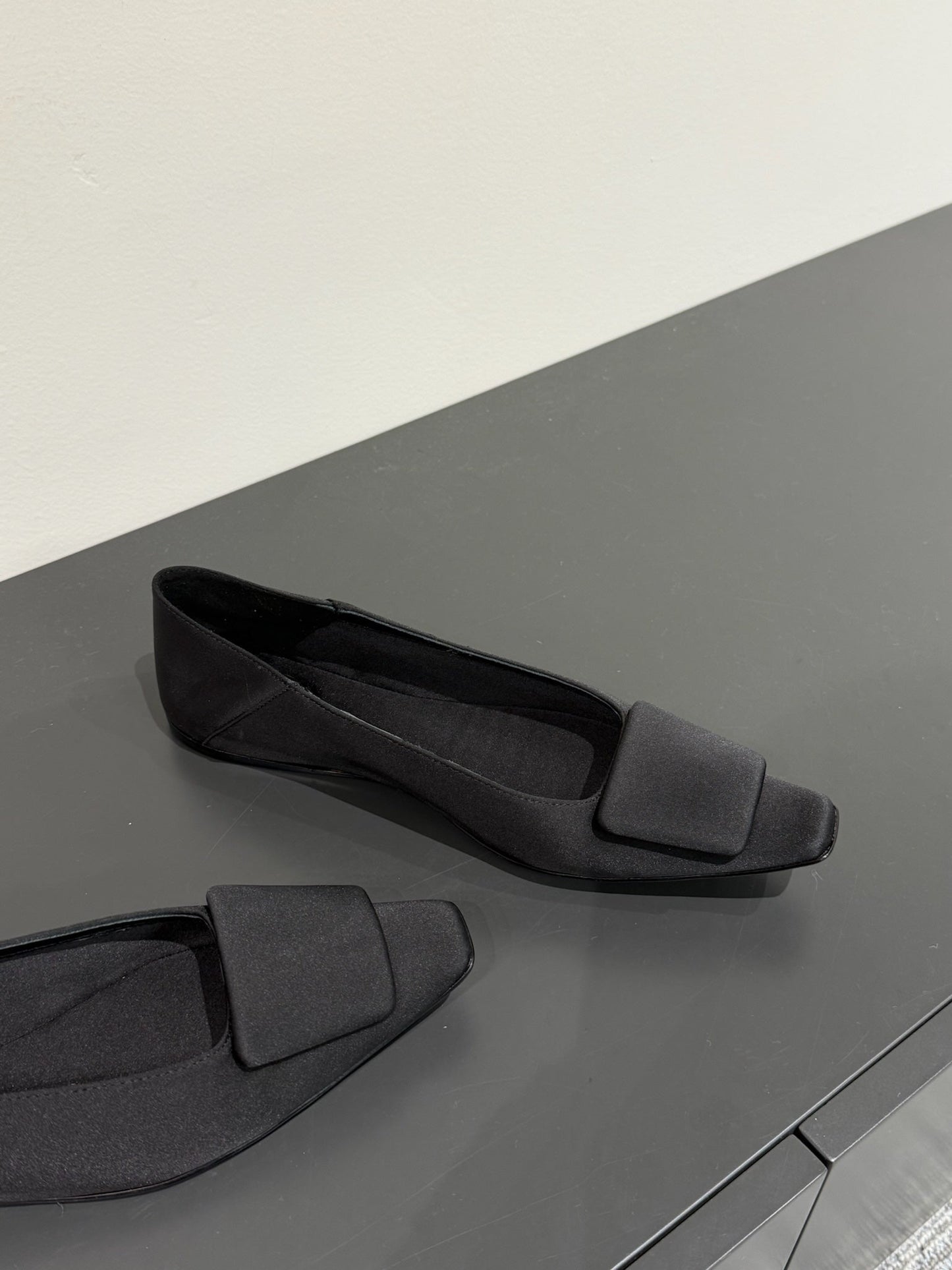 LOUIS VUITTON BALLERINA FLATS IN BLACK SATIN