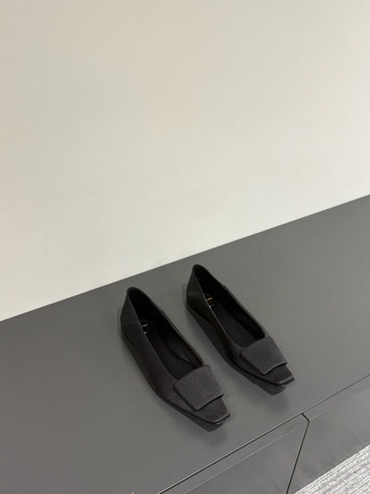LOUIS VUITTON BALLERINA FLATS IN BLACK SATIN