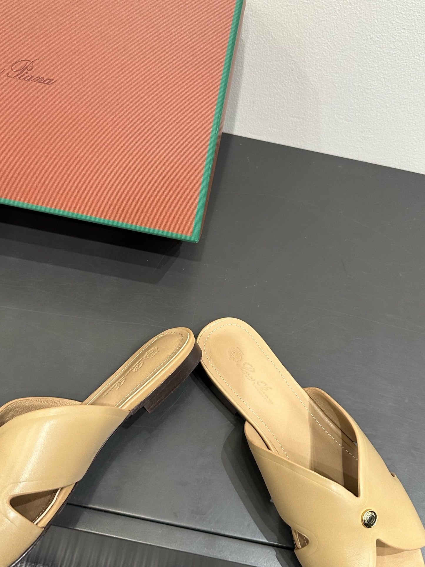 LP SANDALS 25S IN WARM BEIGE LAMBSKIN