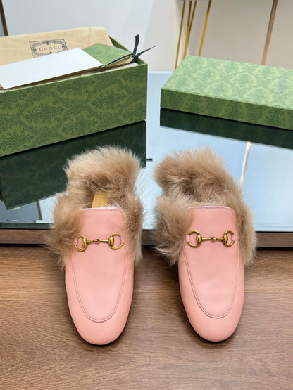 GUCCI HORSEBIT MULE IN LIGHT PINK CALFSKIN AND LAMB WOOL LINING