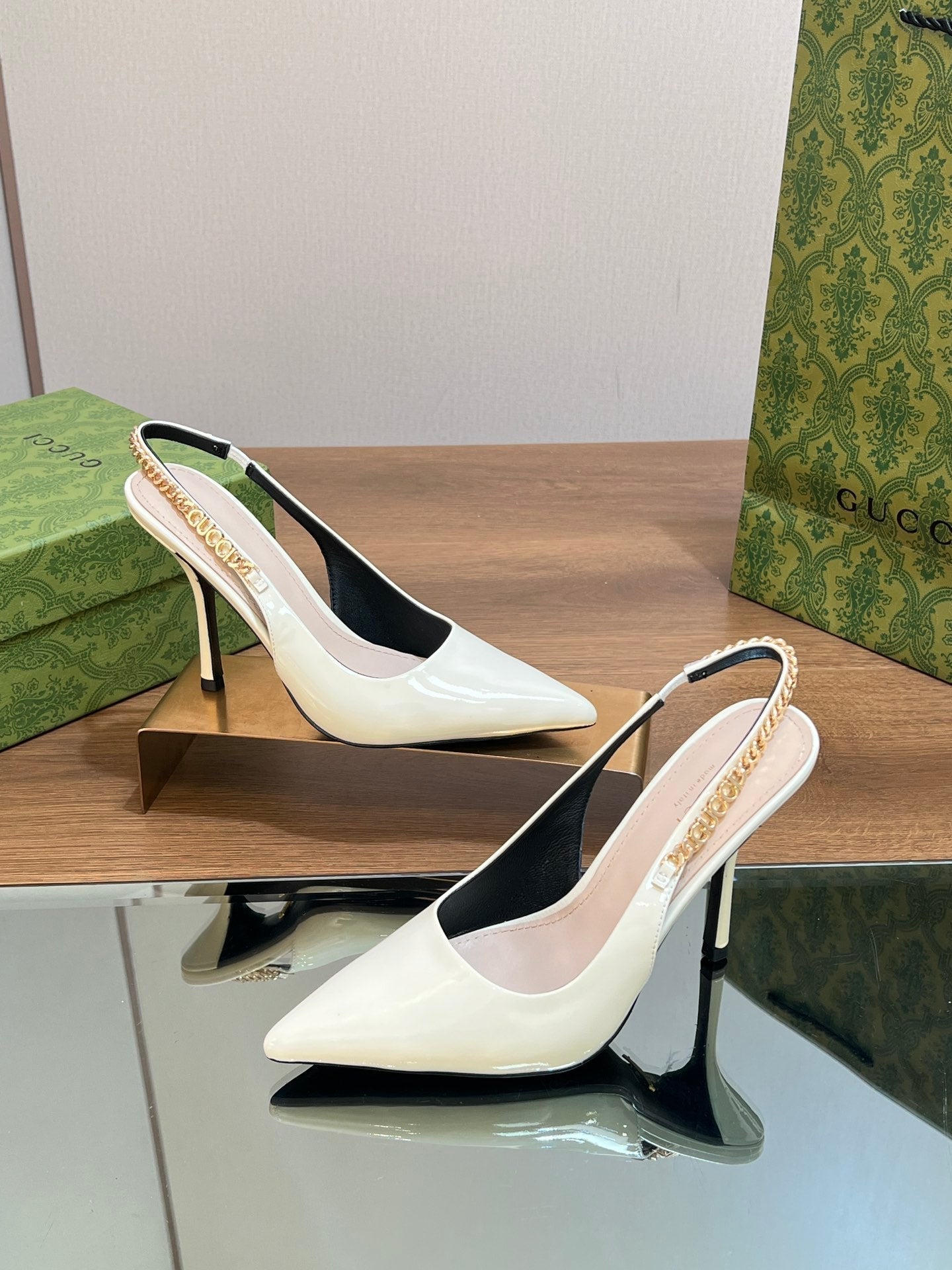 GUCCI SIGNORIA SLINGBACK PUMP WHITE LAMBSKIN