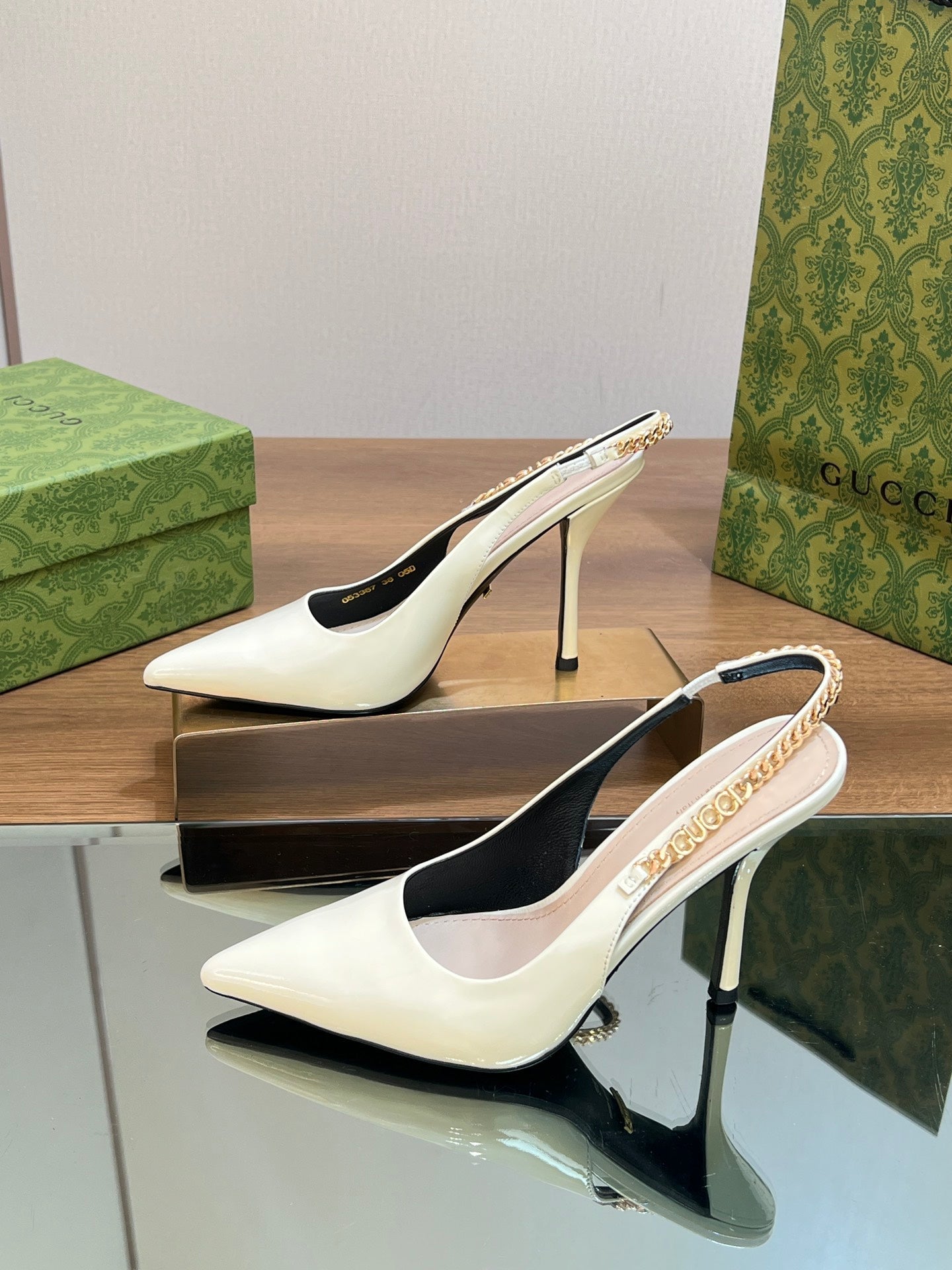 GUCCI SIGNORIA SLINGBACK PUMP WHITE LAMBSKIN