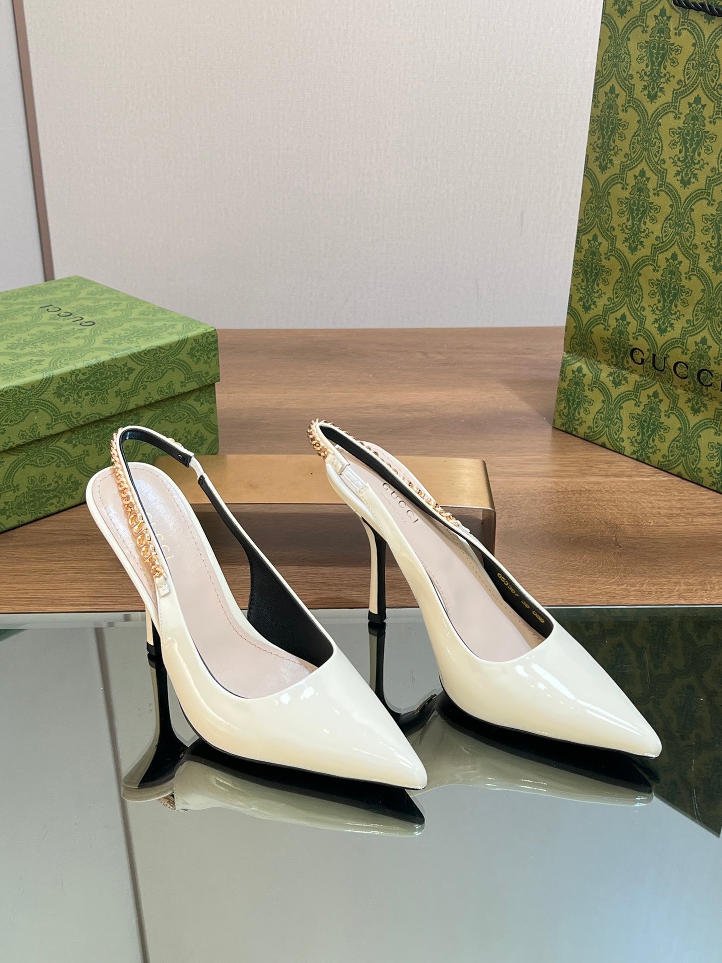 GUCCI SIGNORIA SLINGBACK PUMP WHITE LAMBSKIN