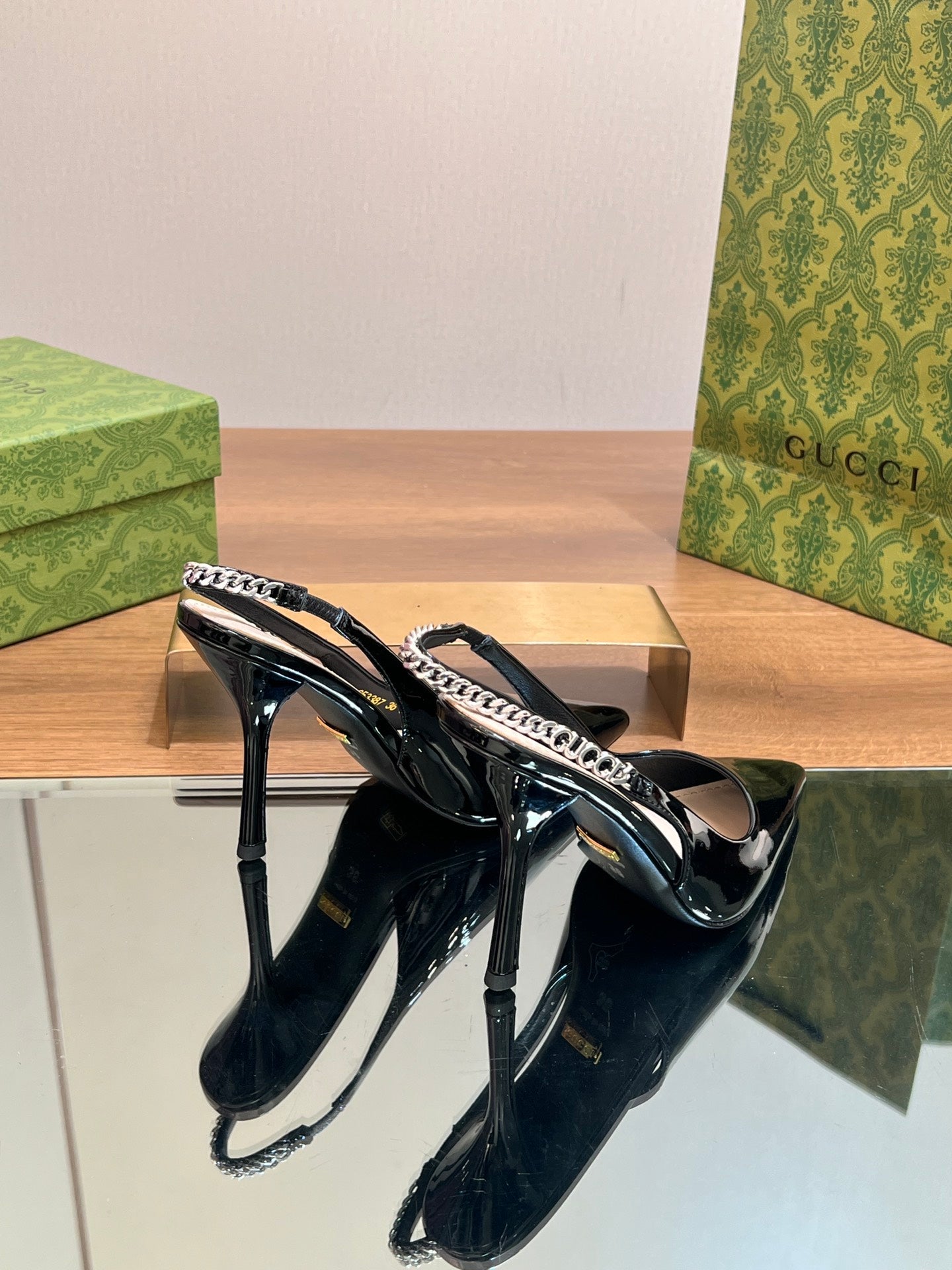 GUCCI SIGNORIA SLINGBACK PUMP GLOSSY BLACK LAMBSKIN