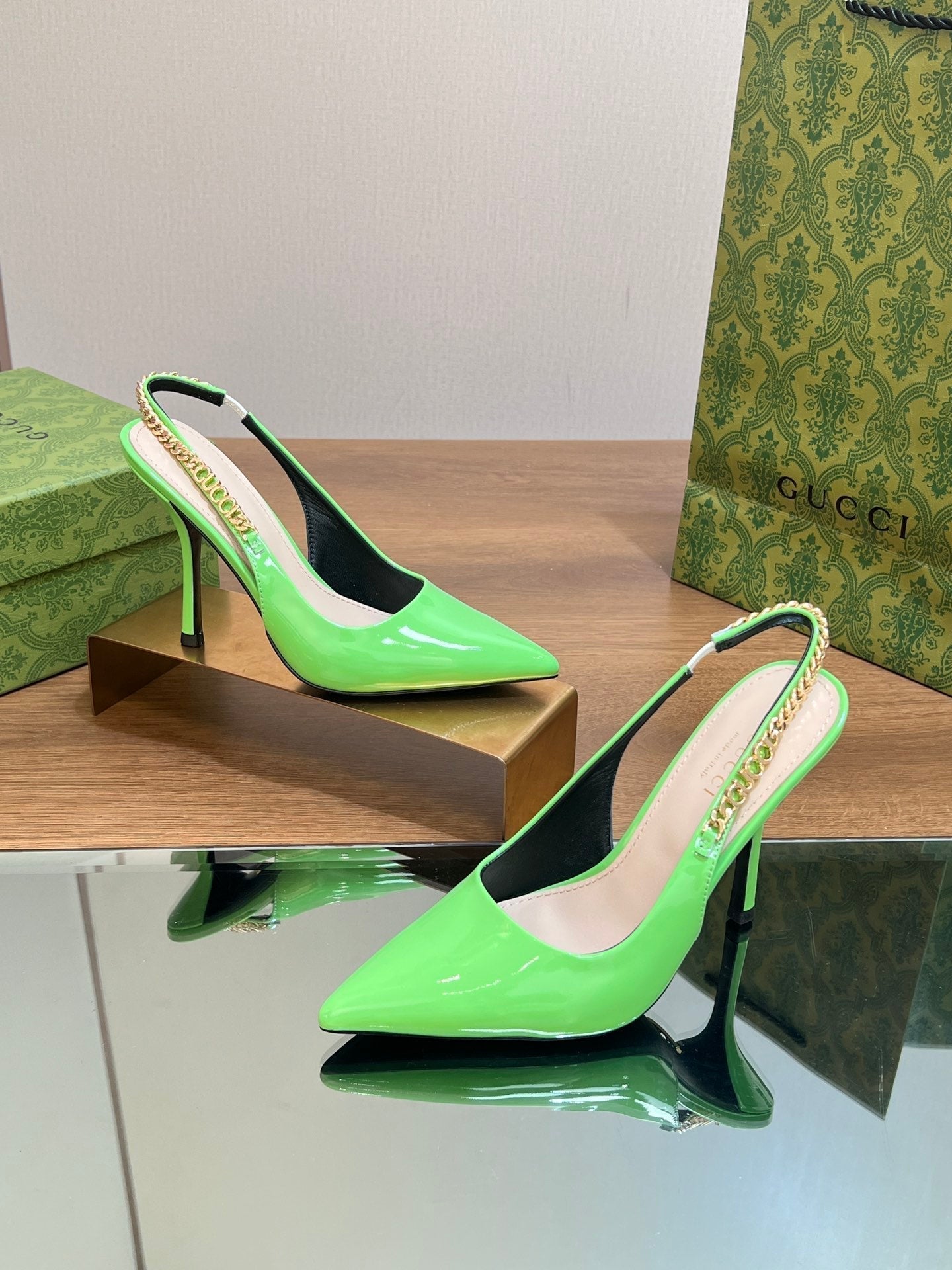 GUCCI SIGNORIA SLINGBACK PUMP SHAMROCK LAMBSKIN