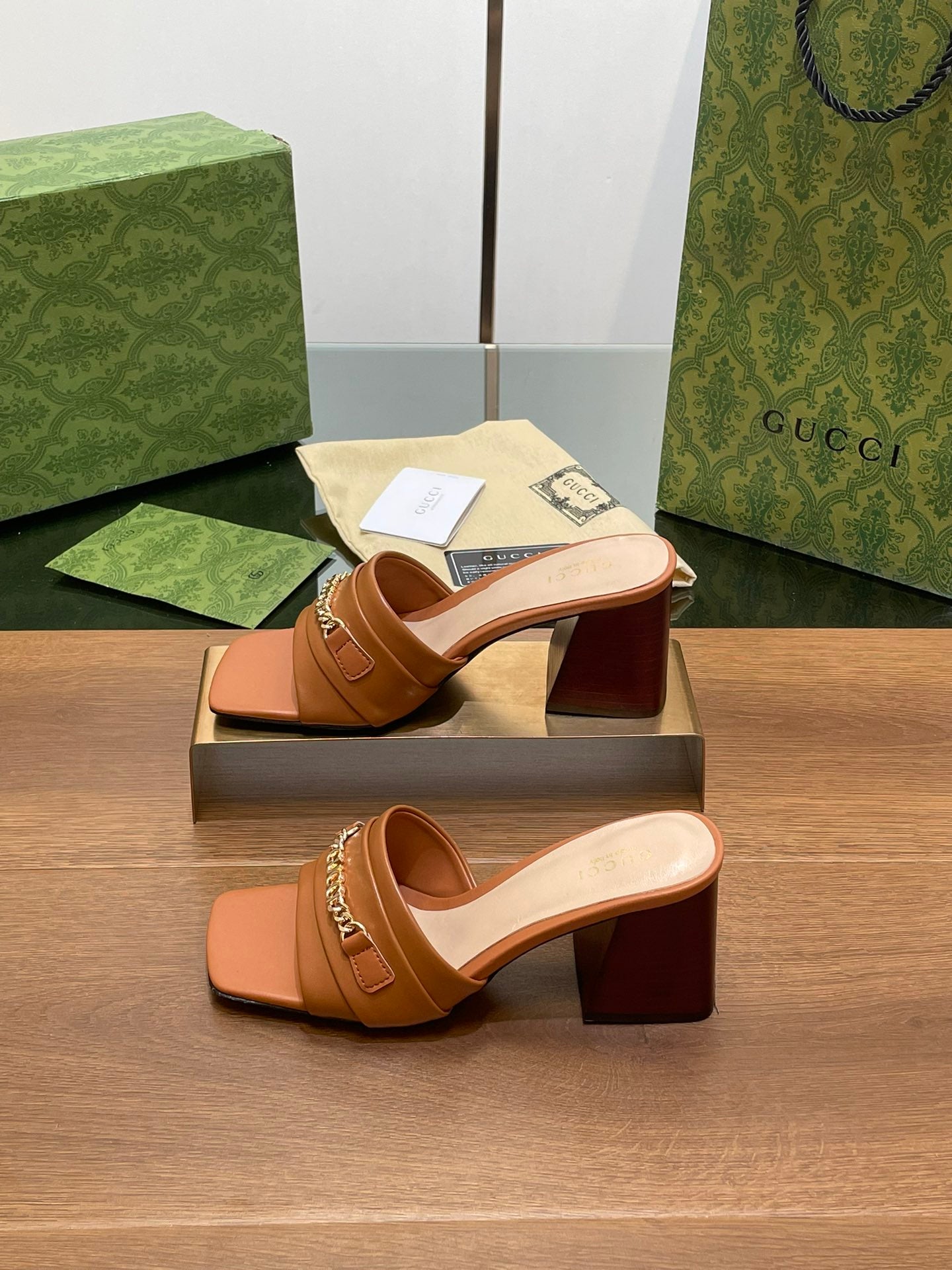 GUCCI SIGNORIA SLIDE SANDAL CARAMEL DENIM