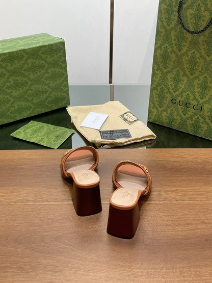 GUCCI SIGNORIA SLIDE SANDAL CARAMEL DENIM
