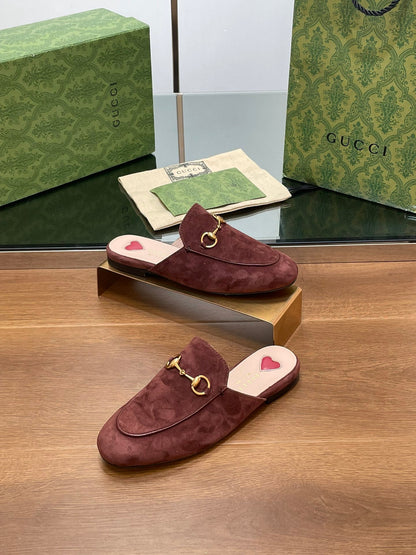 GUCCI HORSEBIT MULE IN UMBER BROWN SUEDE WITH GOLD HARDWARE