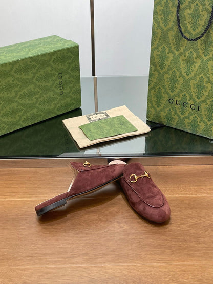 GUCCI HORSEBIT MULE IN UMBER BROWN SUEDE WITH GOLD HARDWARE