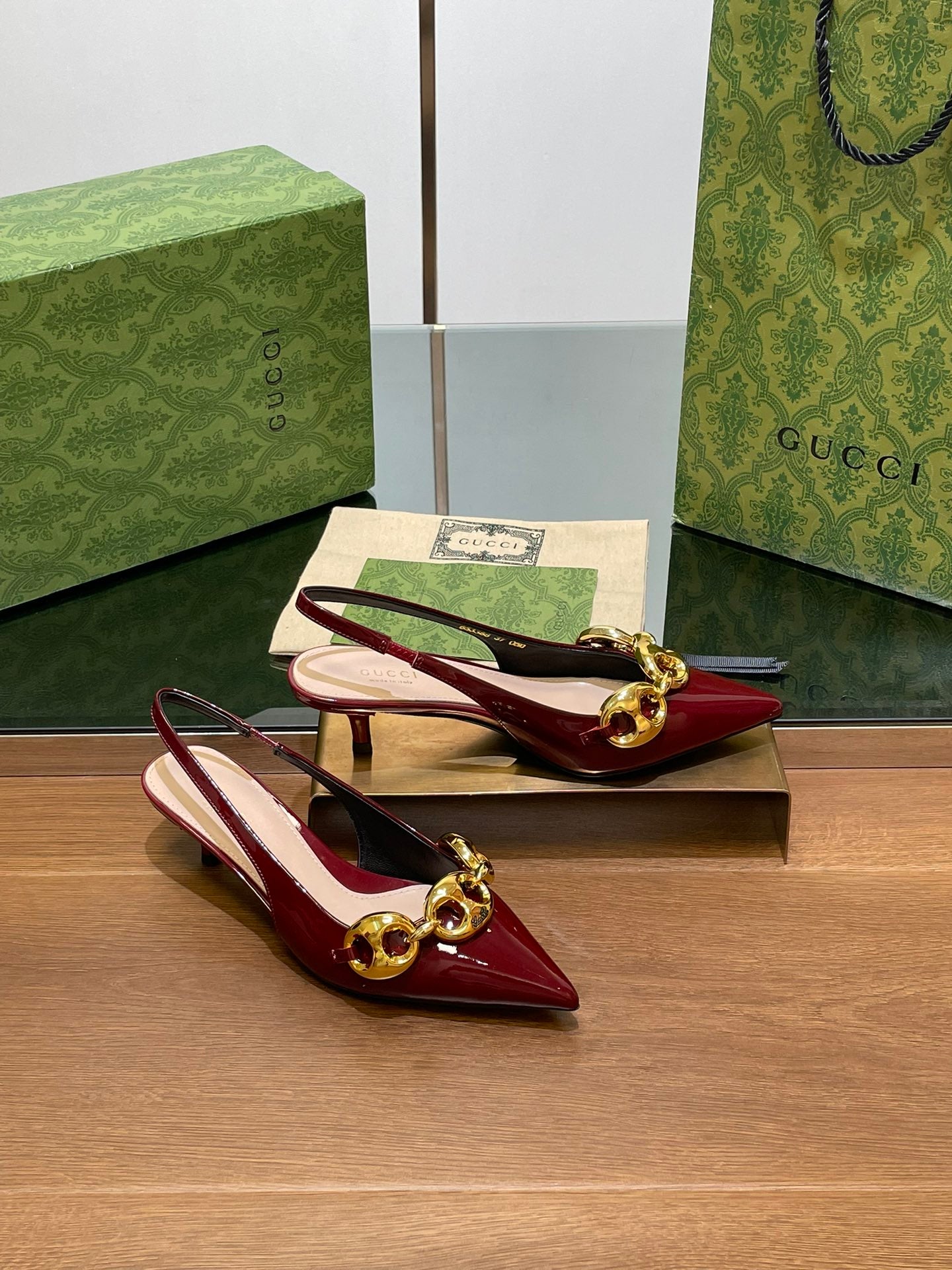 GUCCI MID-HEELED SLINGBACK 4.5 CM IN WINE RED GLOSSY CALFSKIN WITH GOLD HARDWARE