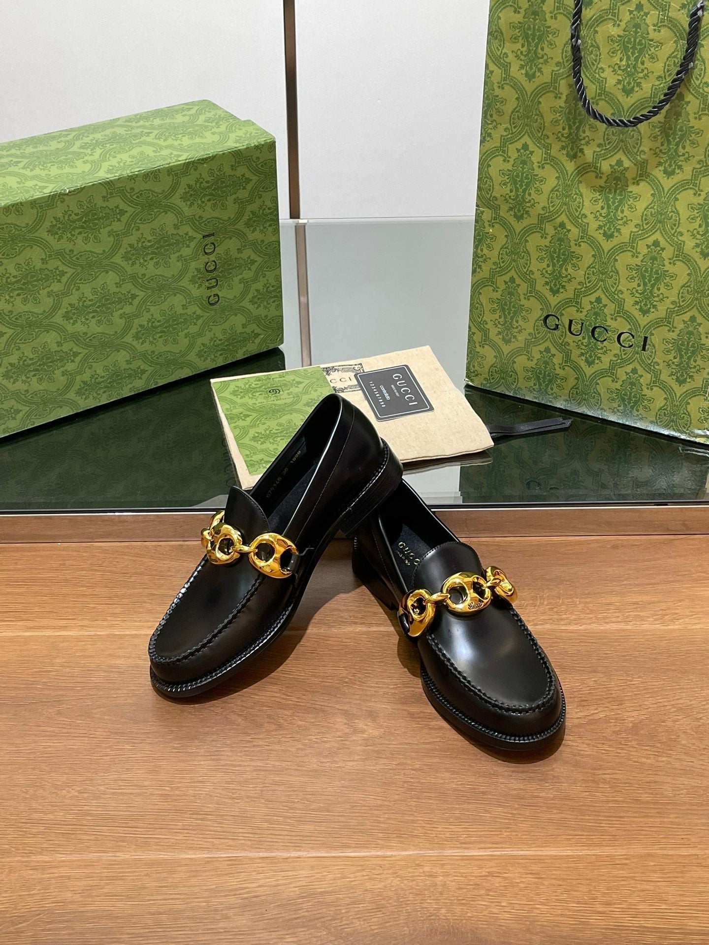 GUCCI LOAFER SHOES IN BLACK CALFSKIN WITH GOLD HARDWARE