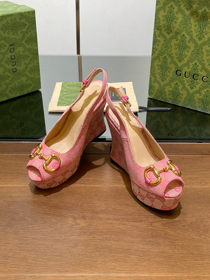 GUCCI WEDGE PLATFORM IN LIGHT PINK MONOGRAM JACQUARD FABRIC