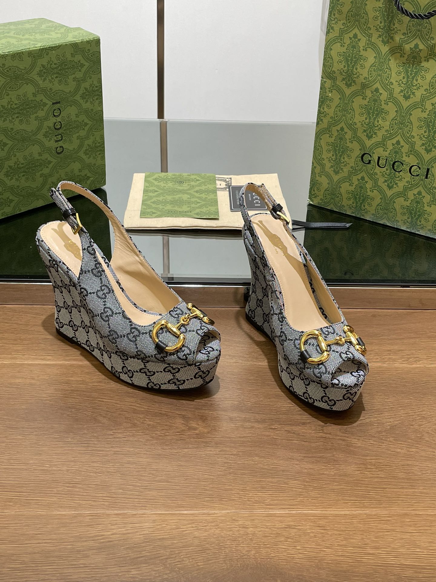 GUCCI WEDGE PLATFORM IN STEEL GREY MONOGRAM JACQUARD FABRIC