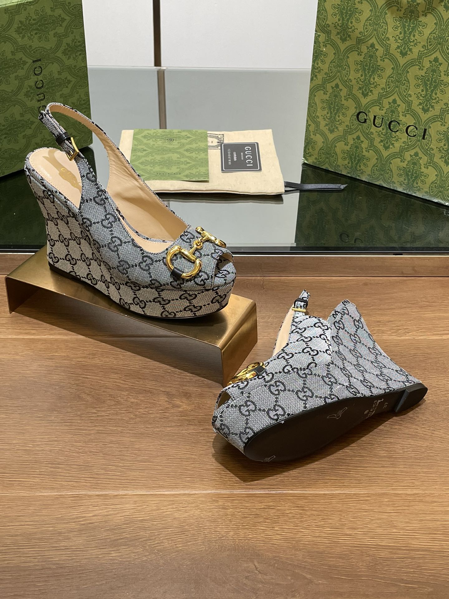 GUCCI WEDGE PLATFORM IN STEEL GREY MONOGRAM JACQUARD FABRIC
