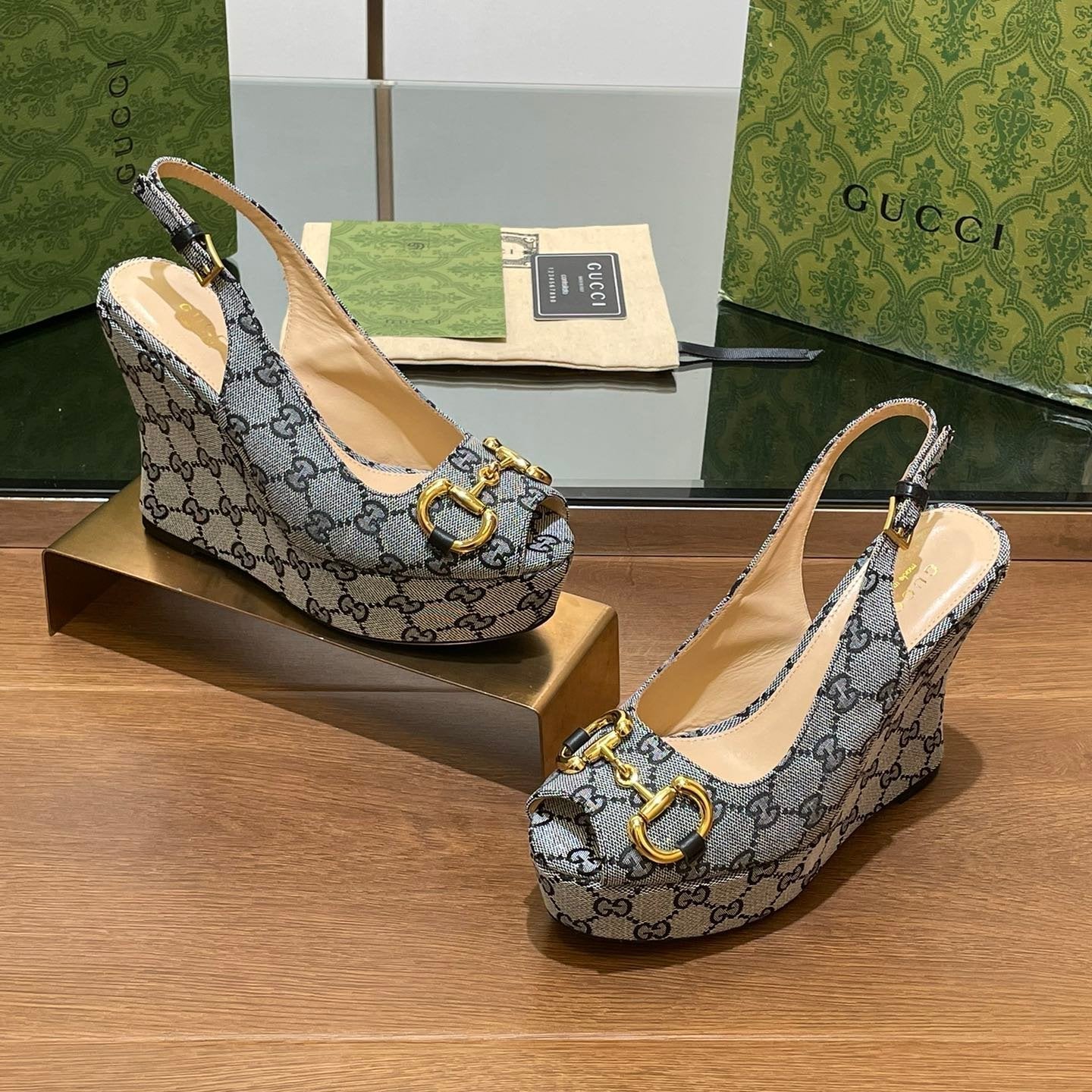 GUCCI WEDGE PLATFORM IN STEEL GREY MONOGRAM JACQUARD FABRIC