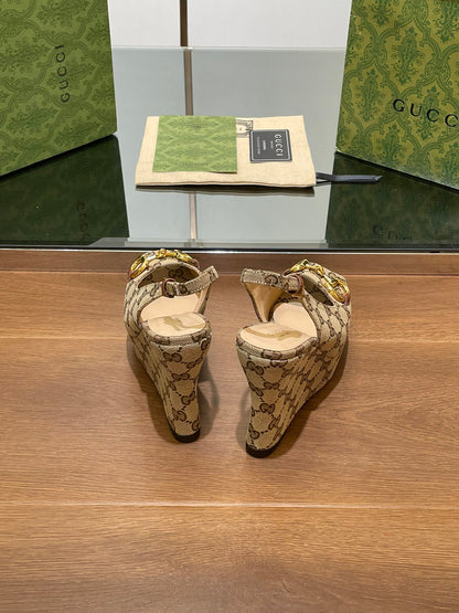 GUCCI WEDGE PLATFORM IN CAMEL BROWN MONOGRAM JACQUARD FABRIC