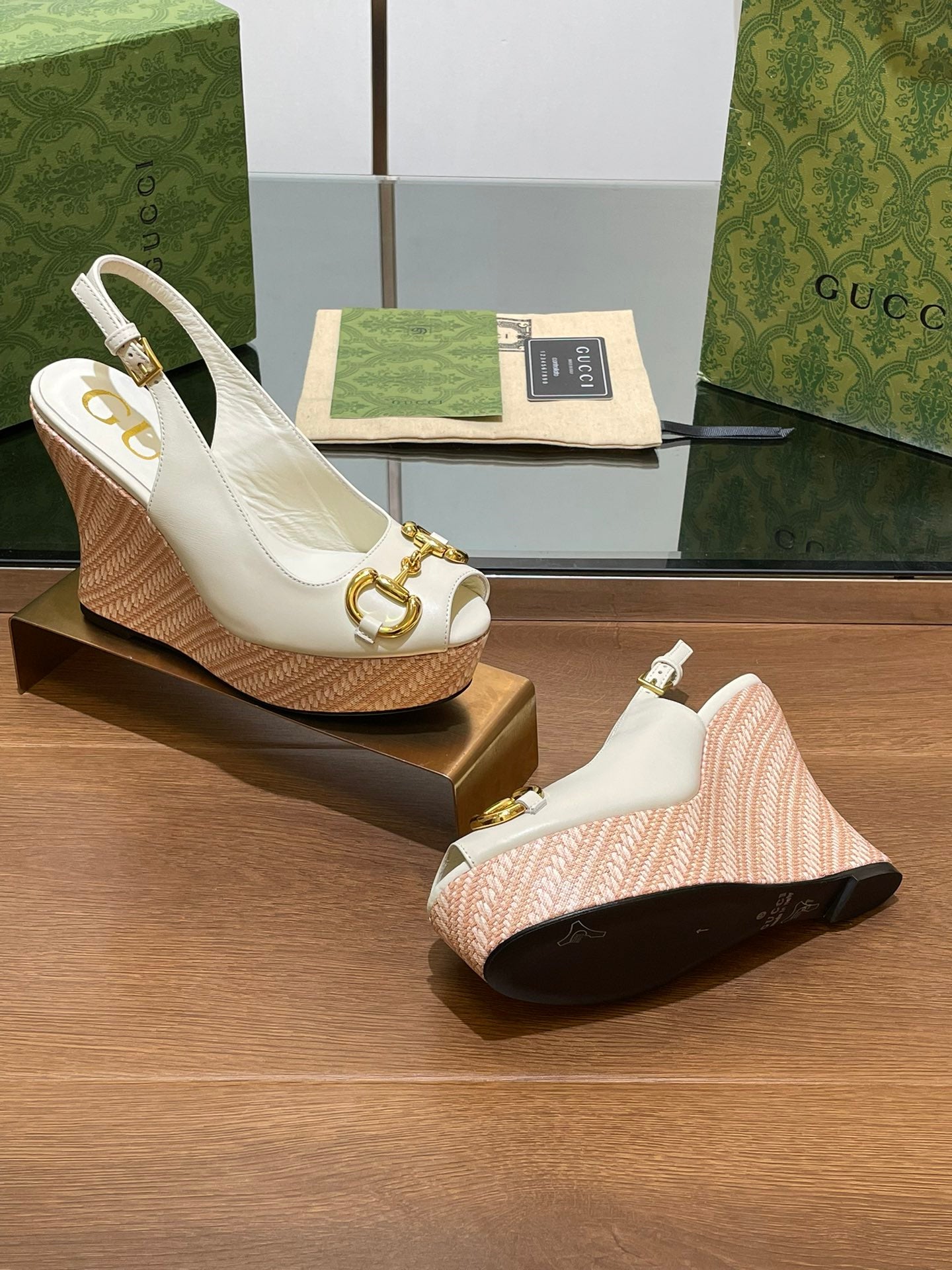 GUCCI WEDGE PLATFORM IN WHITE CALFSKIN WITH GOLD HARDWARE