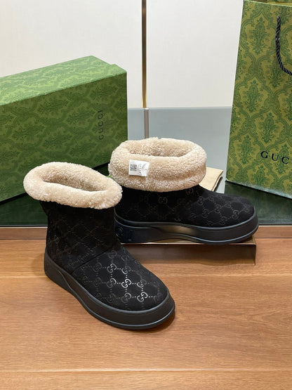 GUCCI SNOW BOOTS IN BLACK EMBOSSED SUEDE AND BEIGE WOOL LINING